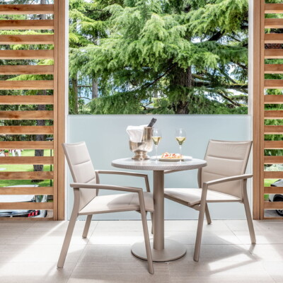 Aperitivo in camera matrimoniale con balcone privato