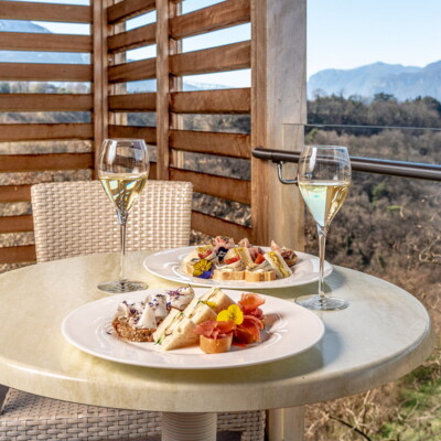 Aperitivo in camera su terrazzo matrimoniale belvedere