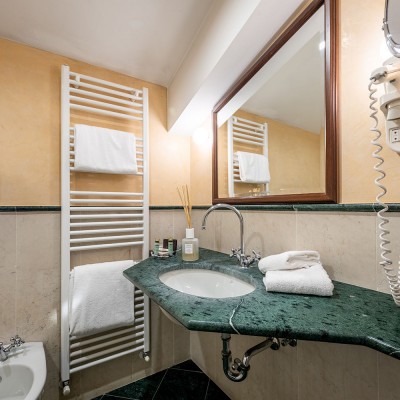 Bagno camera mansarda villa madruzzo