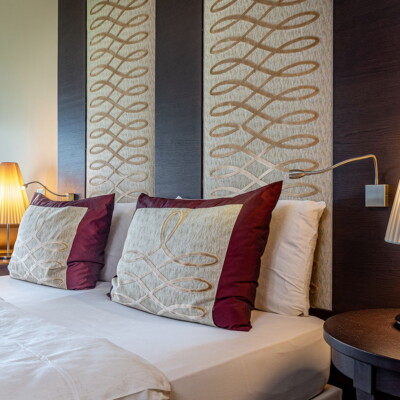 Camera junior suite con grande letto matrimoniale