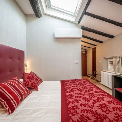 Camera matrimoniale mansardate tranquilla