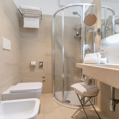 Camere classic bagni con doccia