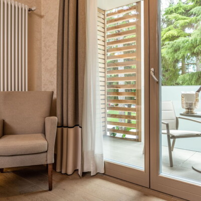 Camere matrimoniali dal design moderno e legno