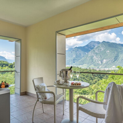 Junior suite con terrazza e idromassaggio privato con vista
