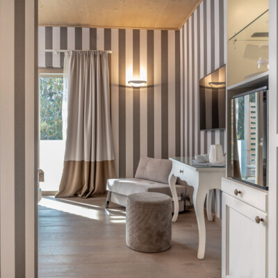 Spaziosa camera garden con balcone