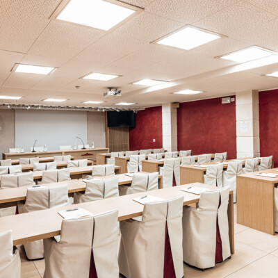 Allestimento con tavoli sala ludovico madruzzo 2