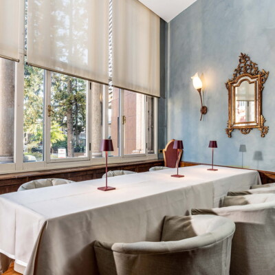 Luminosa sala meeting e incontri di lavoro a trento