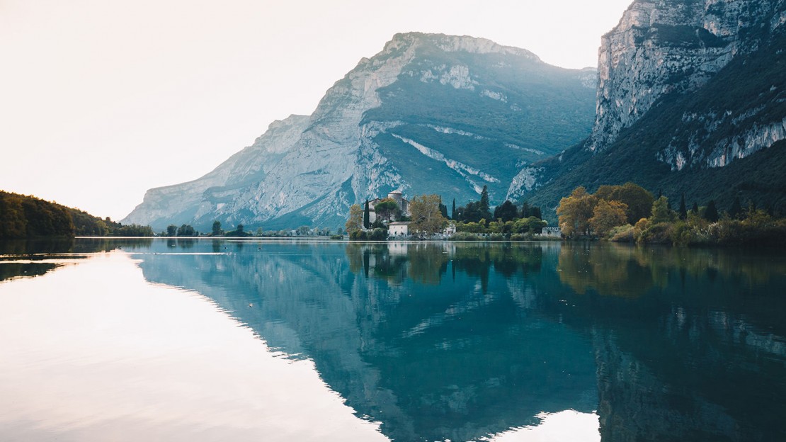Castello su Lago di Tobliono in Trentino