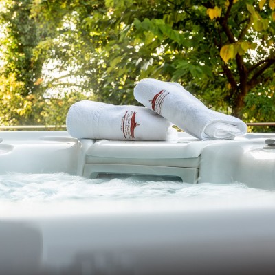 Centro benessere jiacuzzi esterna riscaldata