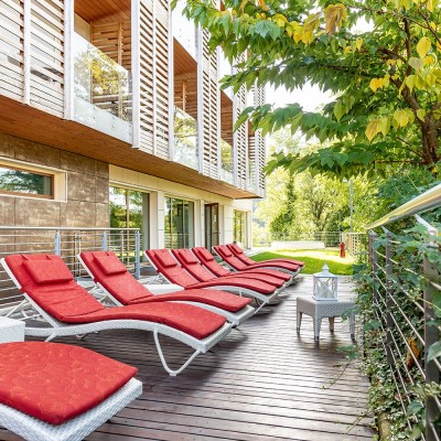 Hotel con zona prendisole esterna