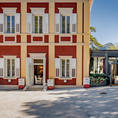 Ingresso sul giardino sala da pranzo caminetto