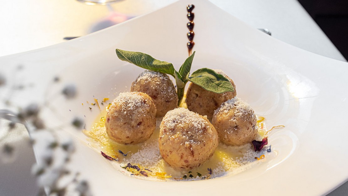 Primo - Canederlotti su fonduta di formaggi di malga