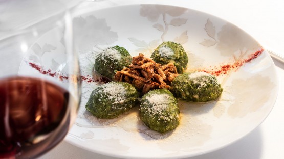 Primo - Strangolapreti con funghi porcini e speck croccante al burro e salvia