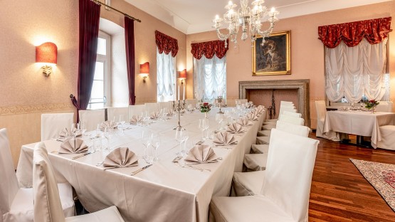 Sala da pranzo caminetto