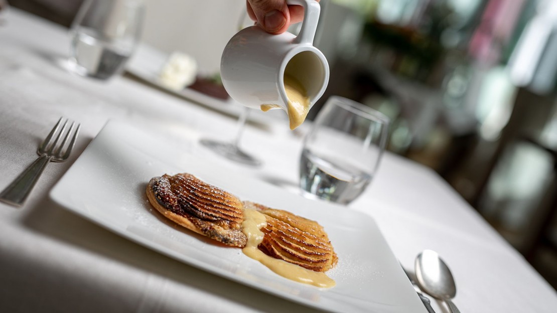 Sfogliatine alle mele golden con salsa alla vaniglia