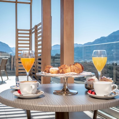 Colazione in camera su terrazza panoramica in suite trento