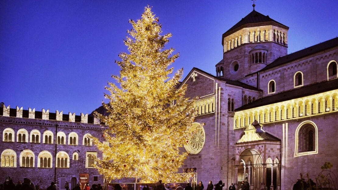 Piazza Duomo Trento. Credit photo: https://www.teatronaturale.it/